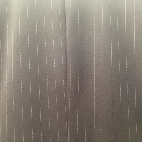 Mens 2 piece suit- like new - Picture 5 of 9